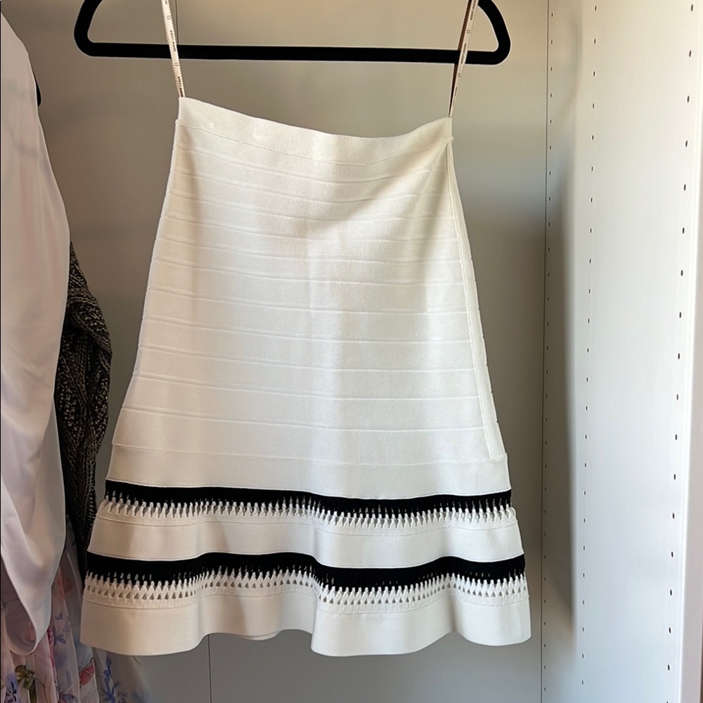 Herve leger size Small brand new Elegant White Skirt with Black Accents